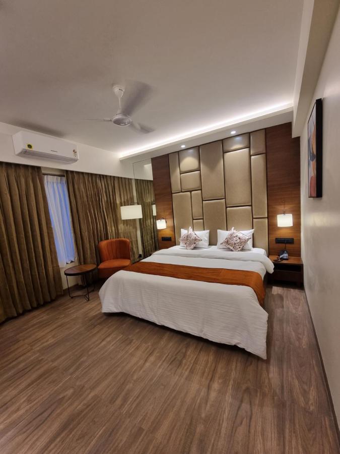 Hotel El Magnifico Surat Eksteriør billede