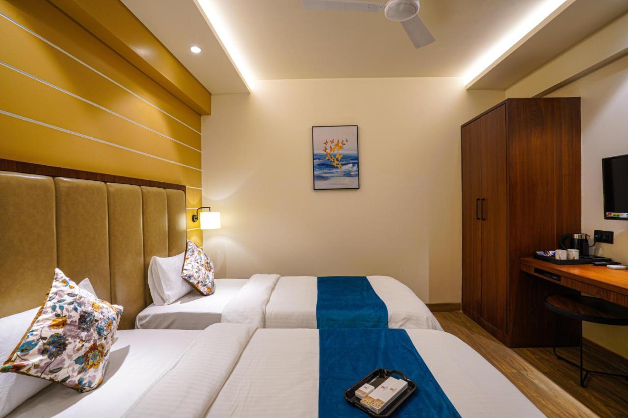 Hotel El Magnifico Surat Eksteriør billede