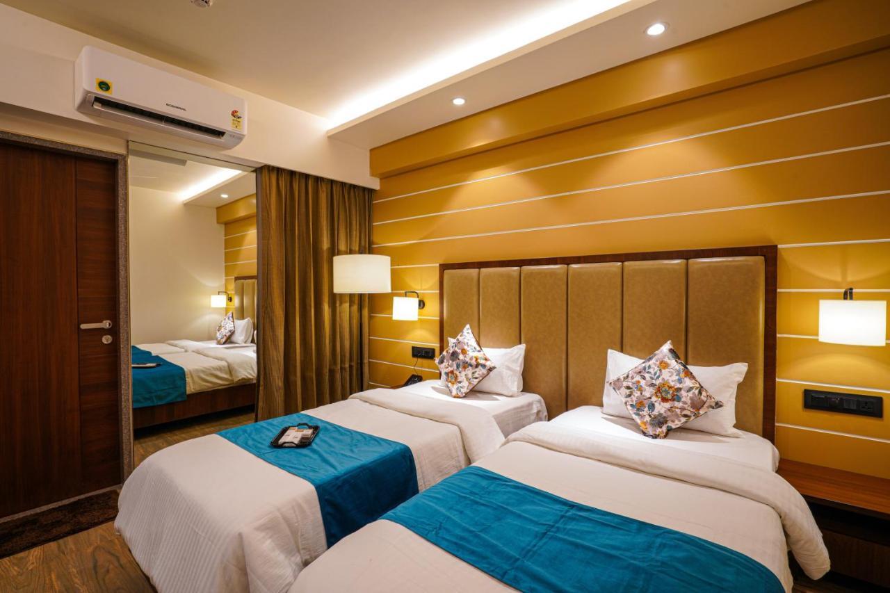 Hotel El Magnifico Surat Eksteriør billede