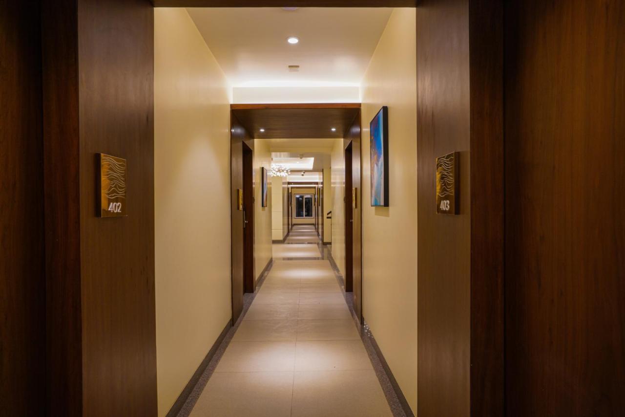 Hotel El Magnifico Surat Eksteriør billede