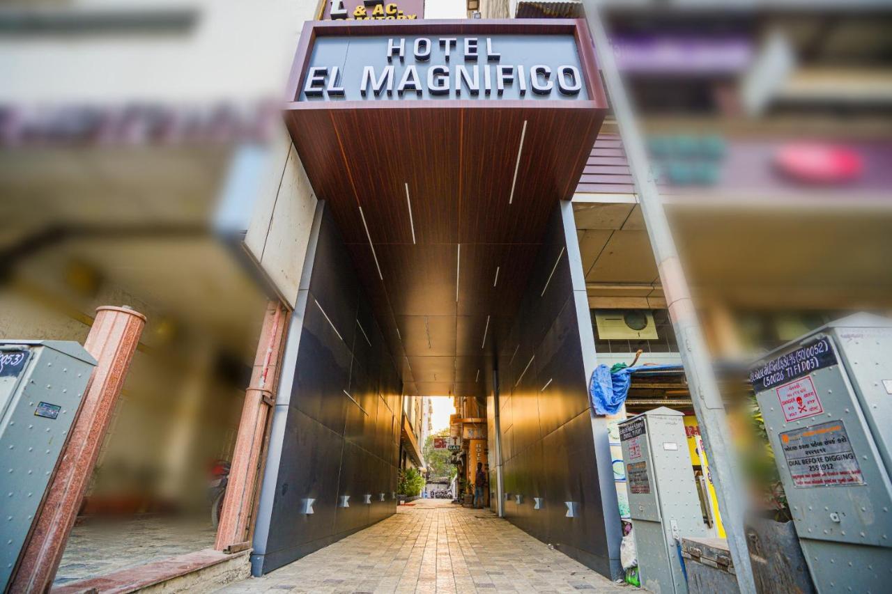 Hotel El Magnifico Surat Eksteriør billede
