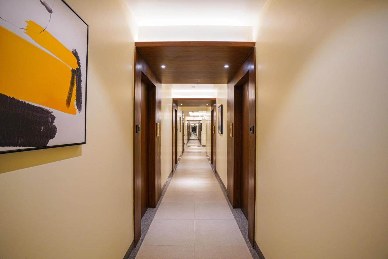 Hotel El Magnifico Surat Eksteriør billede