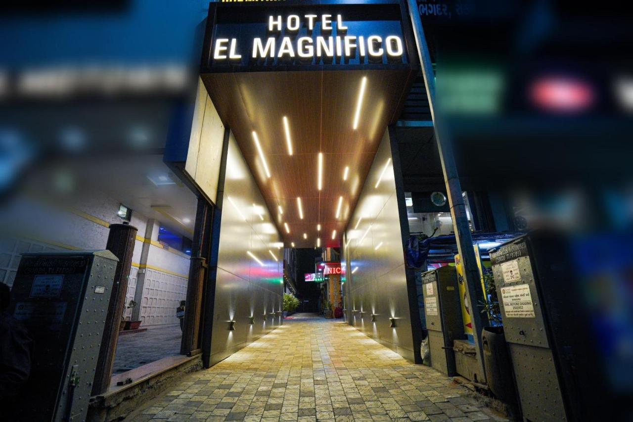 Hotel El Magnifico Surat Eksteriør billede